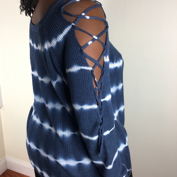 **SOLD** TORRID Cut-Out Cold Shoulder - Picture 7 of 8